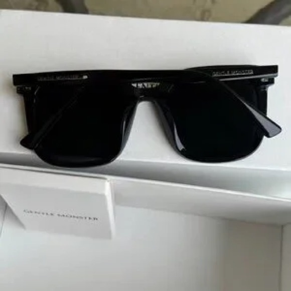 Gentle Monster FRIDA Black Square Sunglasses Classic Dark Lens main image 4